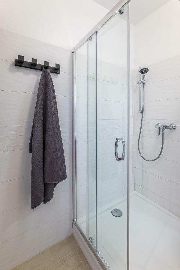 Raya Mansion Warsaw Apartment ภายนอก รูปภาพ