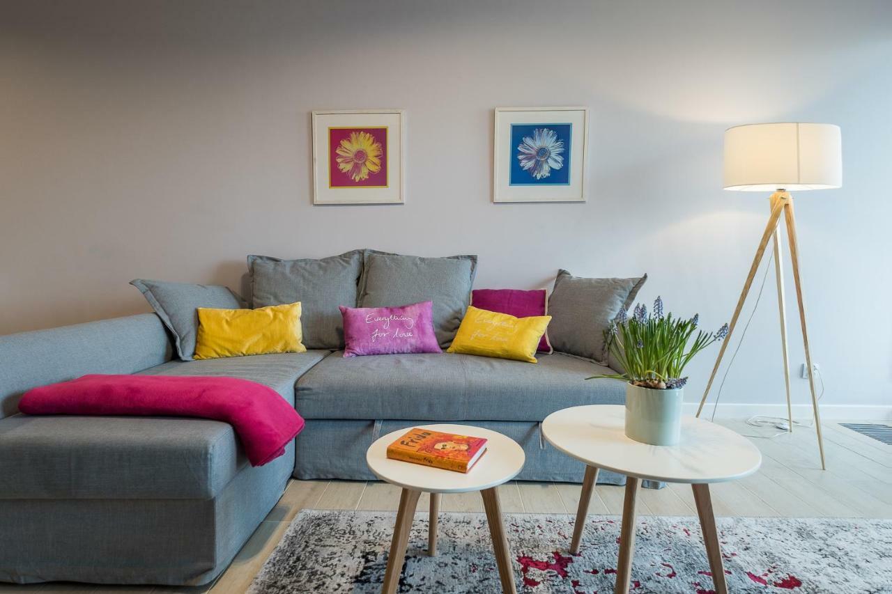 Raya Mansion Warsaw Apartment ภายนอก รูปภาพ